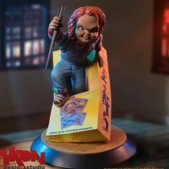 Child’s Play (1988) - Chucky Breakout 9” PVC Diorama Statue