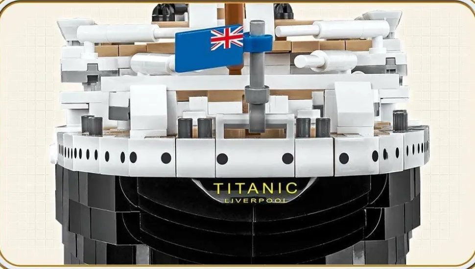 Cobi: Historical Collection - R.M.S. Titanic 1/300th Scale Construction Set (2840 Pieces)
