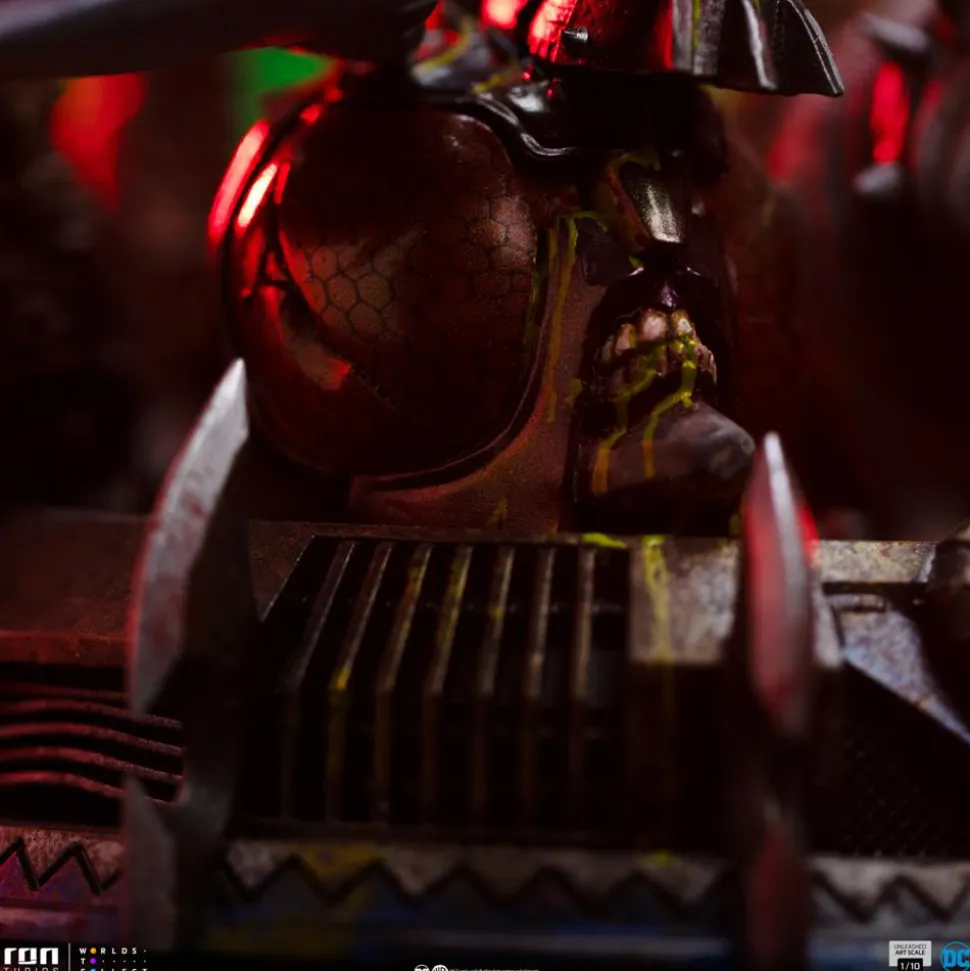 DC Comics - Lobo Unleashed 1/10th Scale Statue