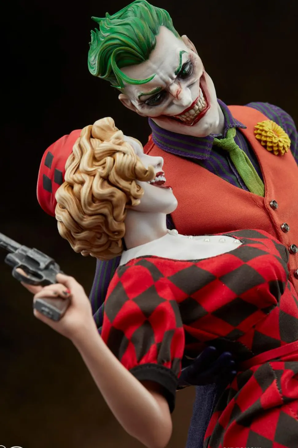 DC Comics - The Joker & Harley Quinn (Lawless Love) 1/5th Scale Diorama Statue