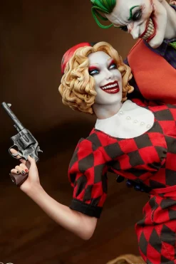 DC Comics - The Joker & Harley Quinn (Lawless Love) 1/5th Scale Diorama Statue