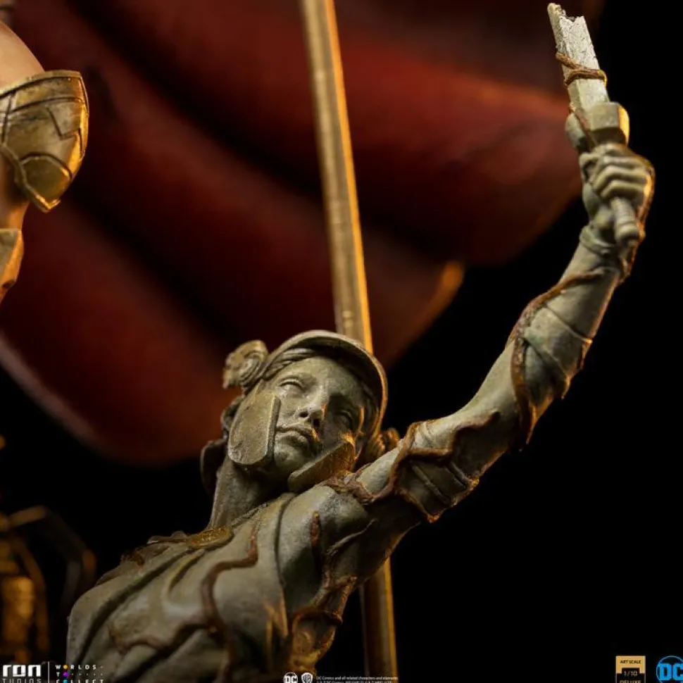 DC Comics - Wonder Woman Unleashed 1/10th Scale Statue