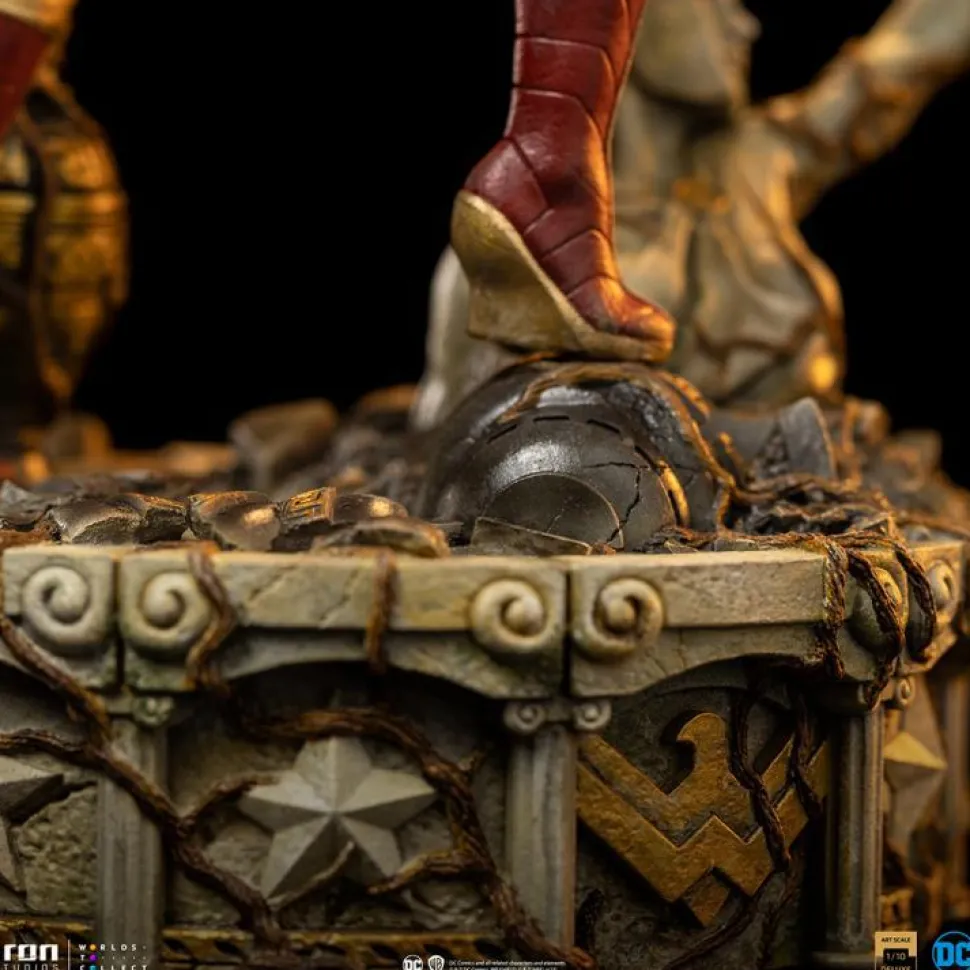 DC Comics - Wonder Woman Unleashed 1/10th Scale Statue