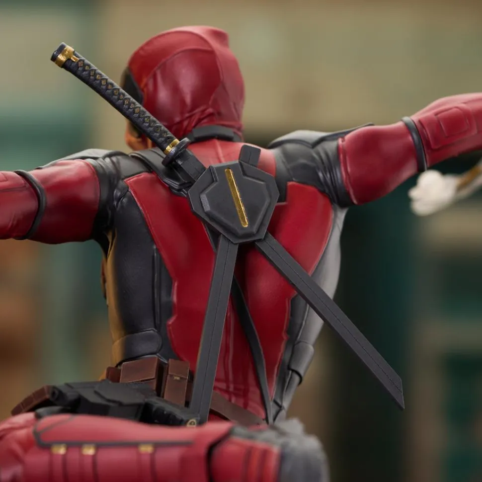 Deadpool & Wolverine (2024) - Deadpool Gallery 10" PVC Diorama Statue