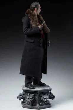 Dracula (1958) - Van Helsing Premium Format Statue