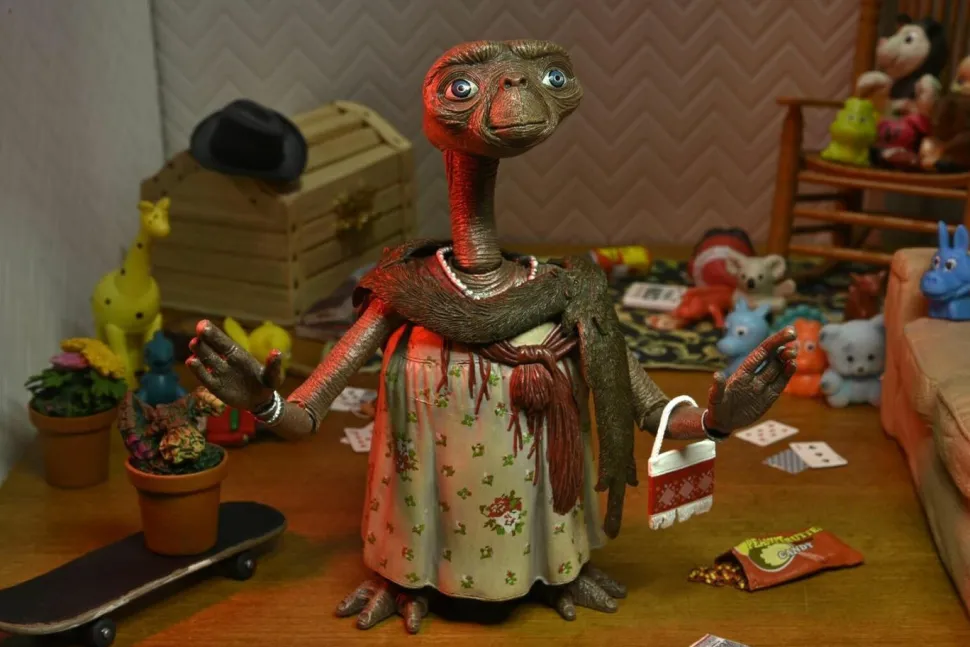 E.T. the Extra-Terrestrial - Dress-Up E.T. 40th Anniversary Ultimate 7" Scale Action Figure