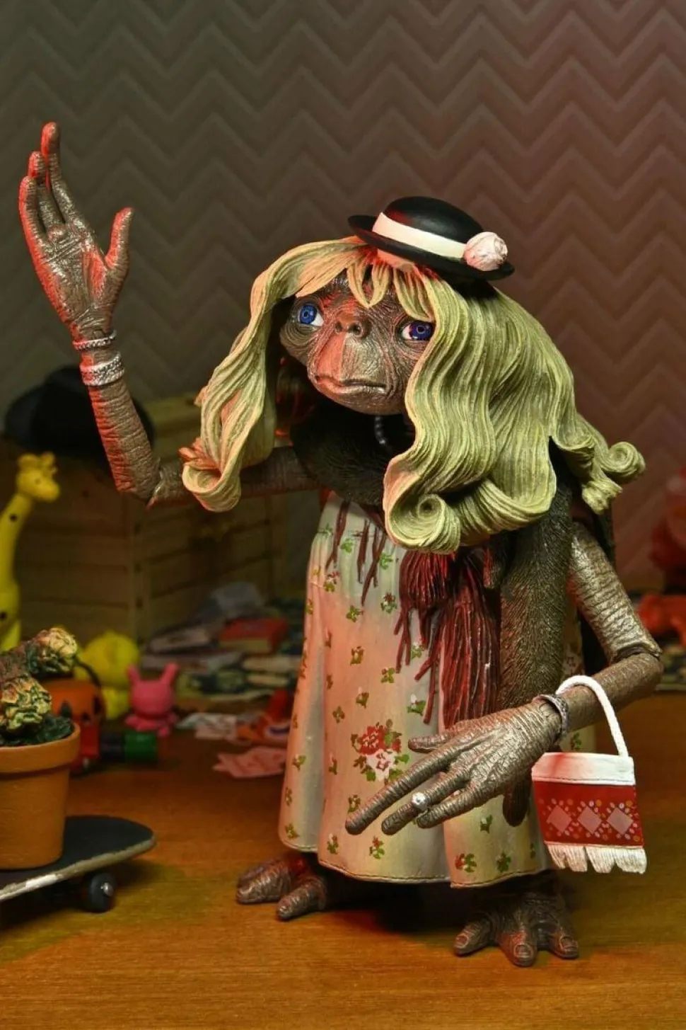 E.T. the Extra-Terrestrial - Dress-Up E.T. 40th Anniversary Ultimate 7" Scale Action Figure