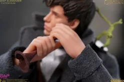 Fantastic Beasts 2: The Crimes of Grindelwald - Newt Scamander 1/12th Scale Action Figure