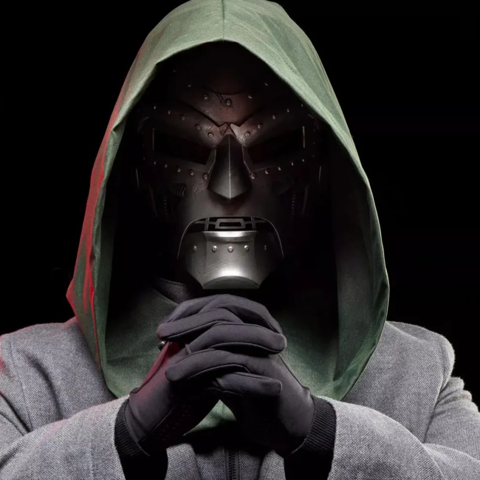 Fantastic Four - Doctor Doom Premium Roleplay Helmet Marvel Legends 1:1 Scale Life-Size Prop Replica