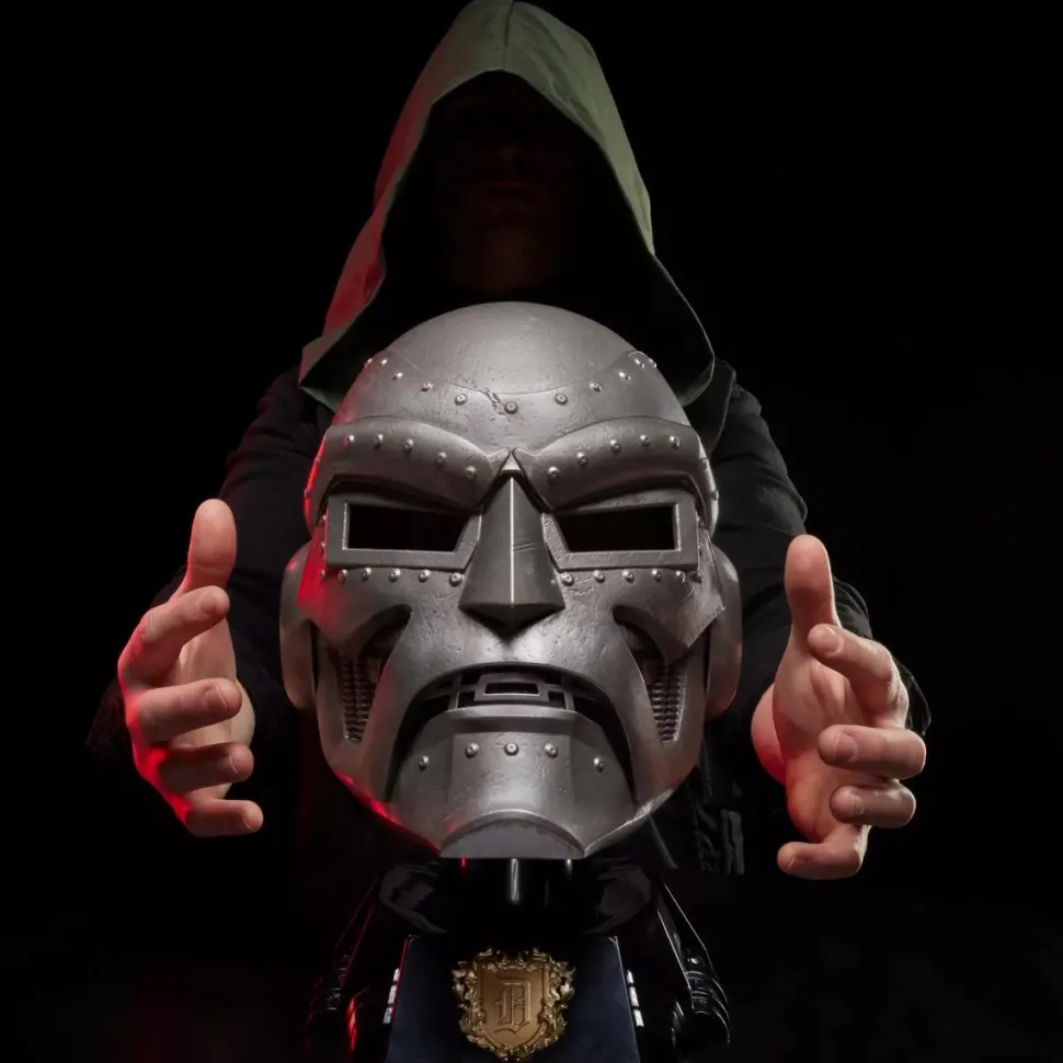 Fantastic Four - Doctor Doom Premium Roleplay Helmet Marvel Legends 1:1 Scale Life-Size Prop Replica