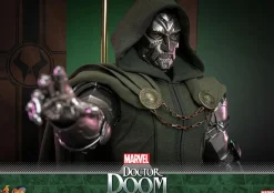 Fantastic Four - Doctor Doom 1/6th Scale Hot Toys Action Figure