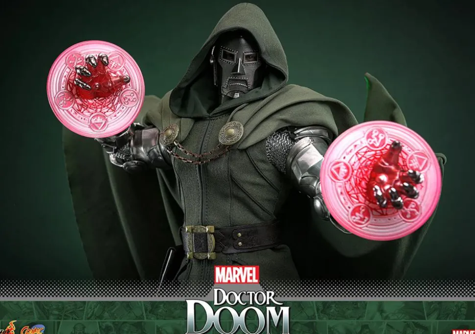 Fantastic Four - Doctor Doom 1/6th Scale Hot Toys Action Figure