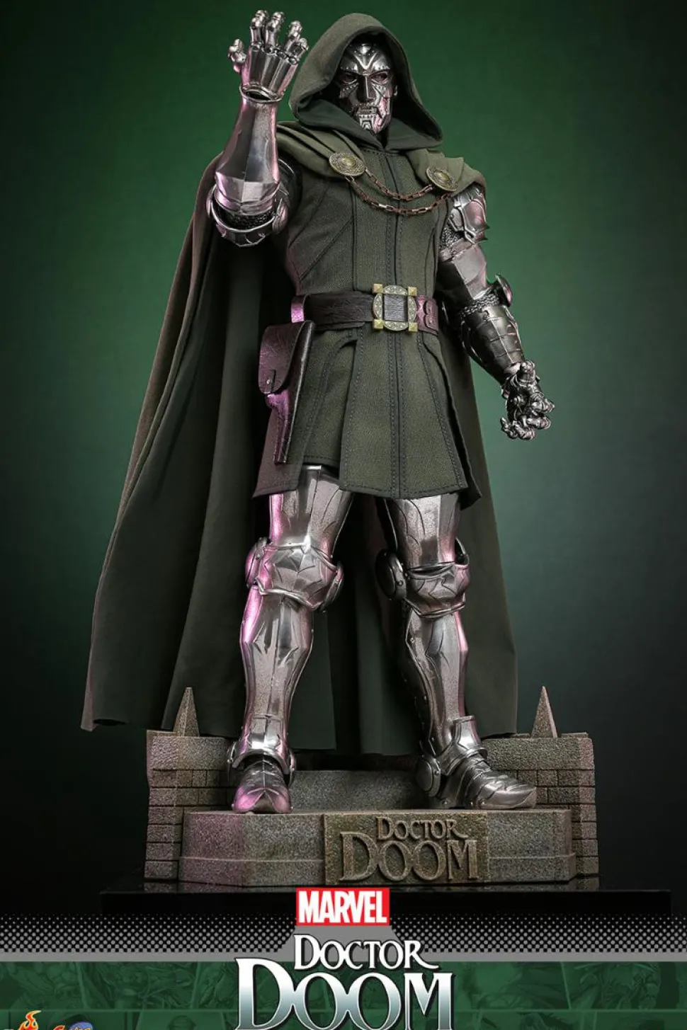 Fantastic Four - Doctor Doom 1/6th Scale Hot Toys Action Figure