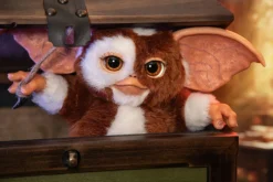 Gremlins - Gizmo with Mogwai Box Scaled Replica