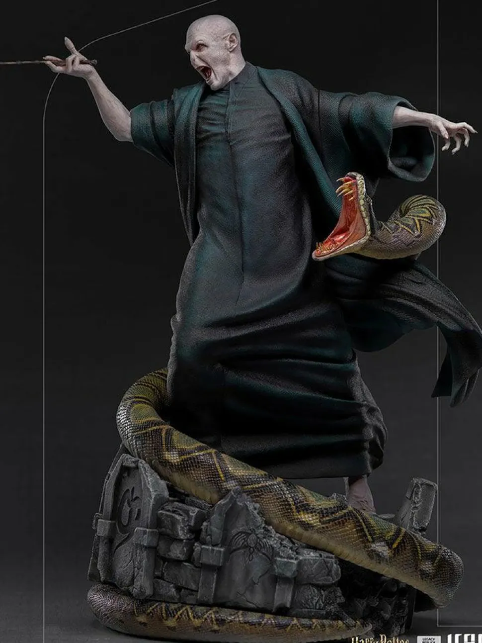 Harry Potter - Voldemort & Nagini 1/4 Scale Legacy Statue