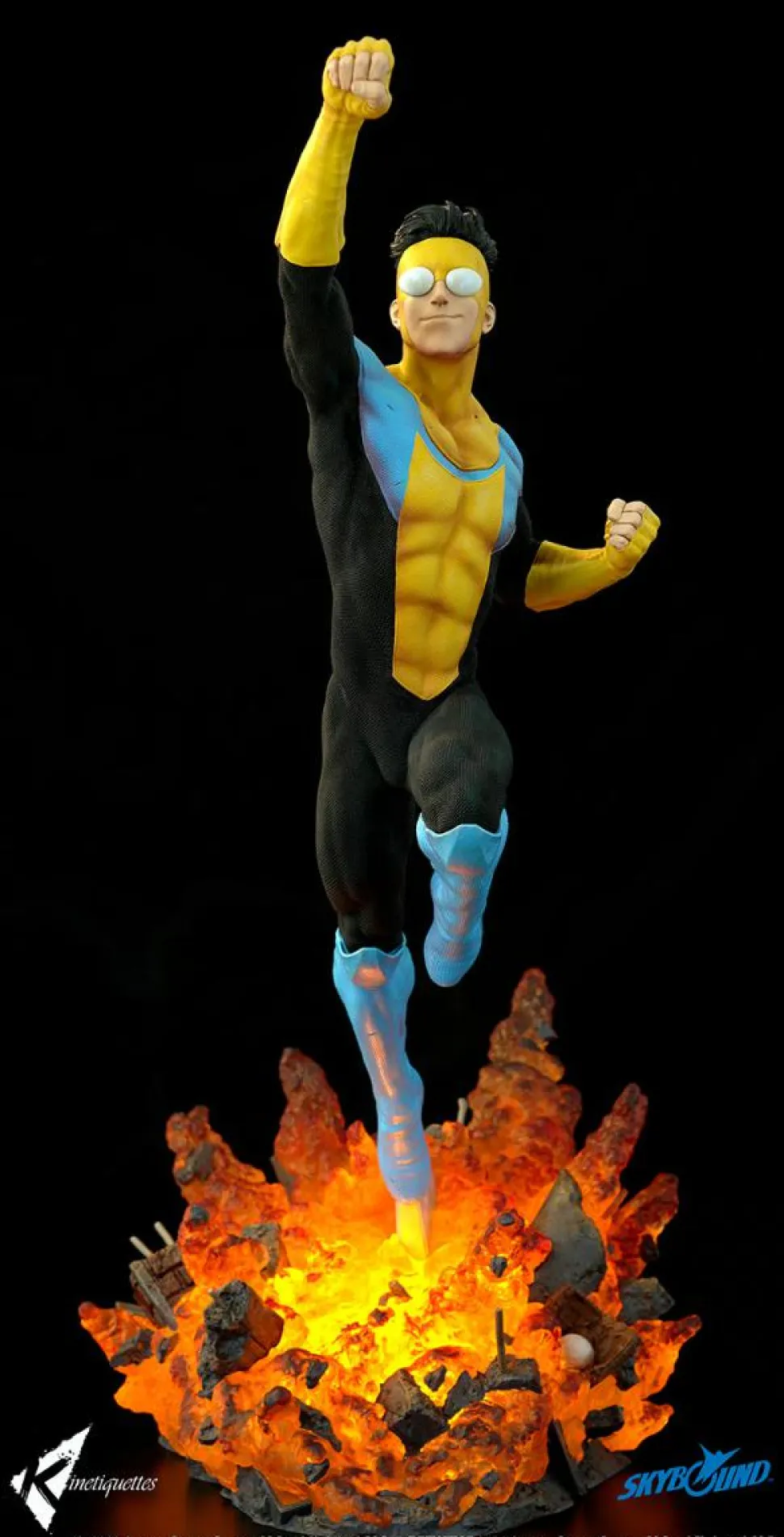 Invincible (2021) - Mark Grayson 1/4 Scale Diorama Statue