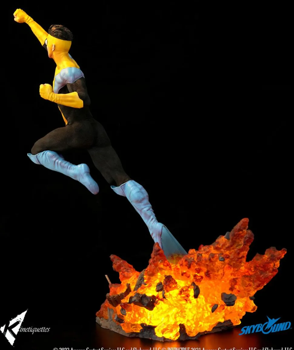 Invincible (2021) - Mark Grayson 1/4 Scale Diorama Statue