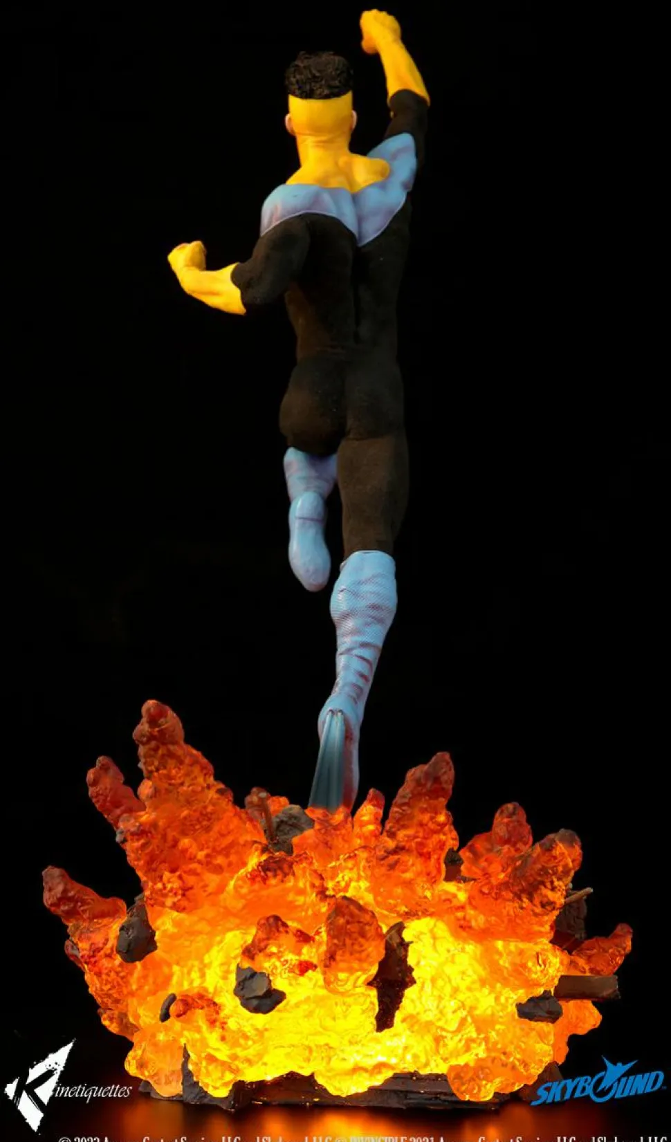 Invincible (2021) - Mark Grayson 1/4 Scale Diorama Statue