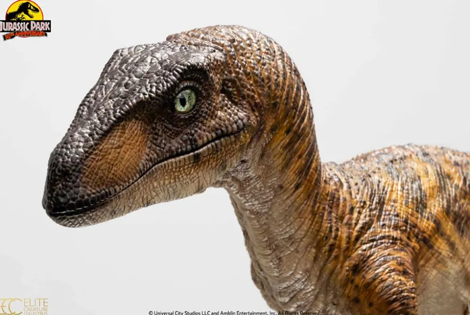 Jurassic Park - "Clever Girl" Velociraptor 1/4 Scale Maquette Statue with Acrylic Case