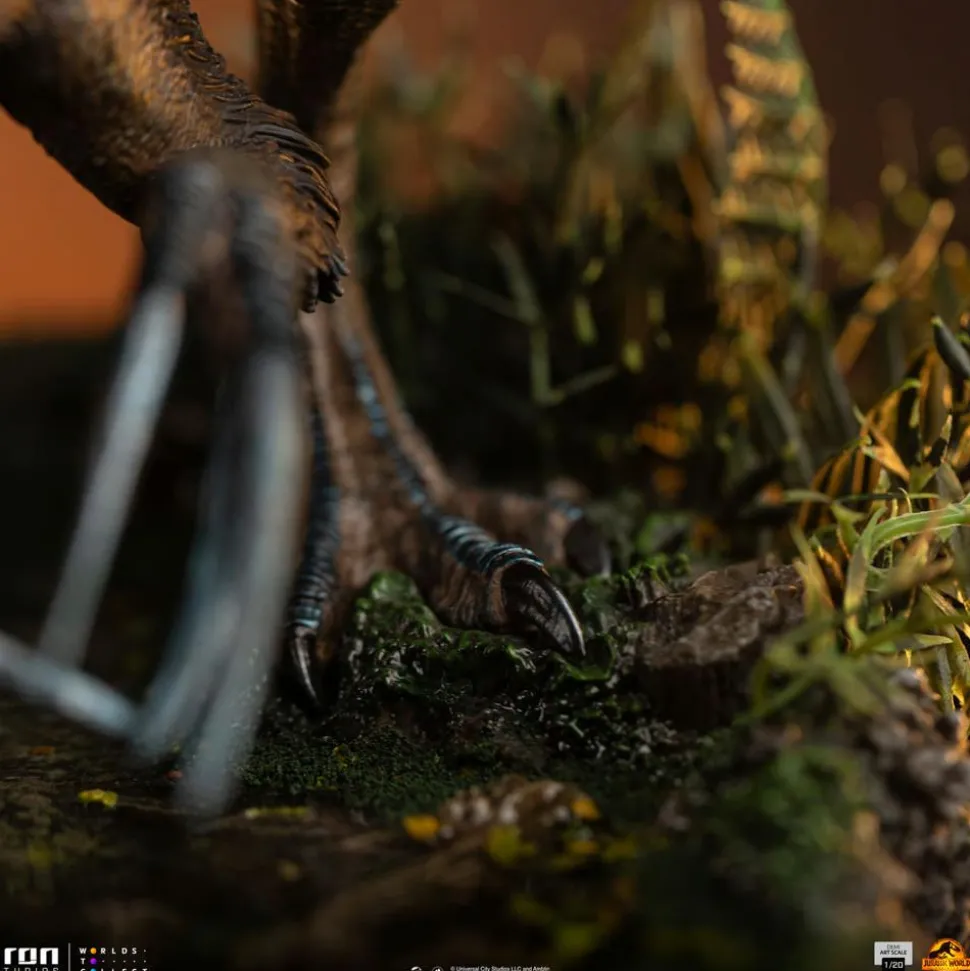 Jurassic World Dominion - Therizinosaurus Demi Art Scale 1/20th Scale Diorama Statue