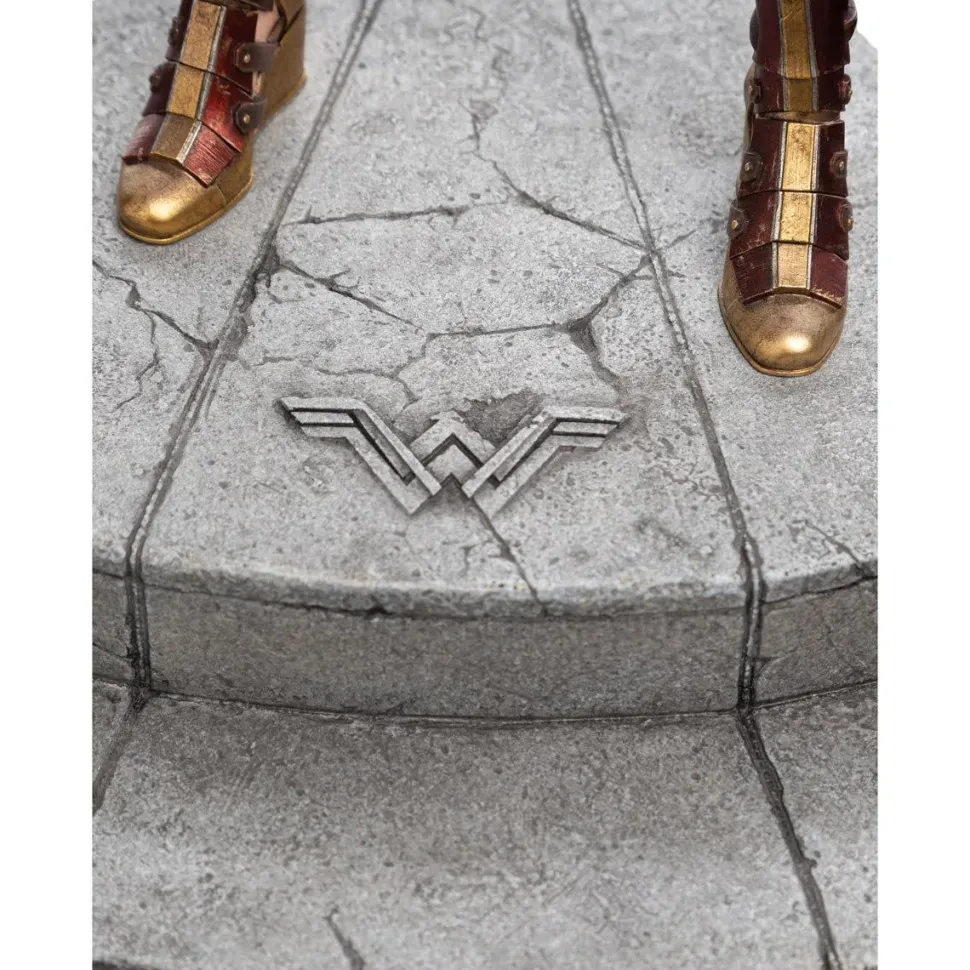 Justice League - Wonder Woman 1/6th Scale Statue