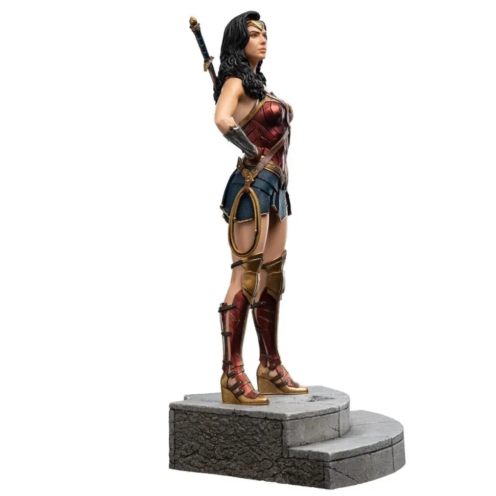 Justice League - Wonder Woman 1/6th Scale Statue