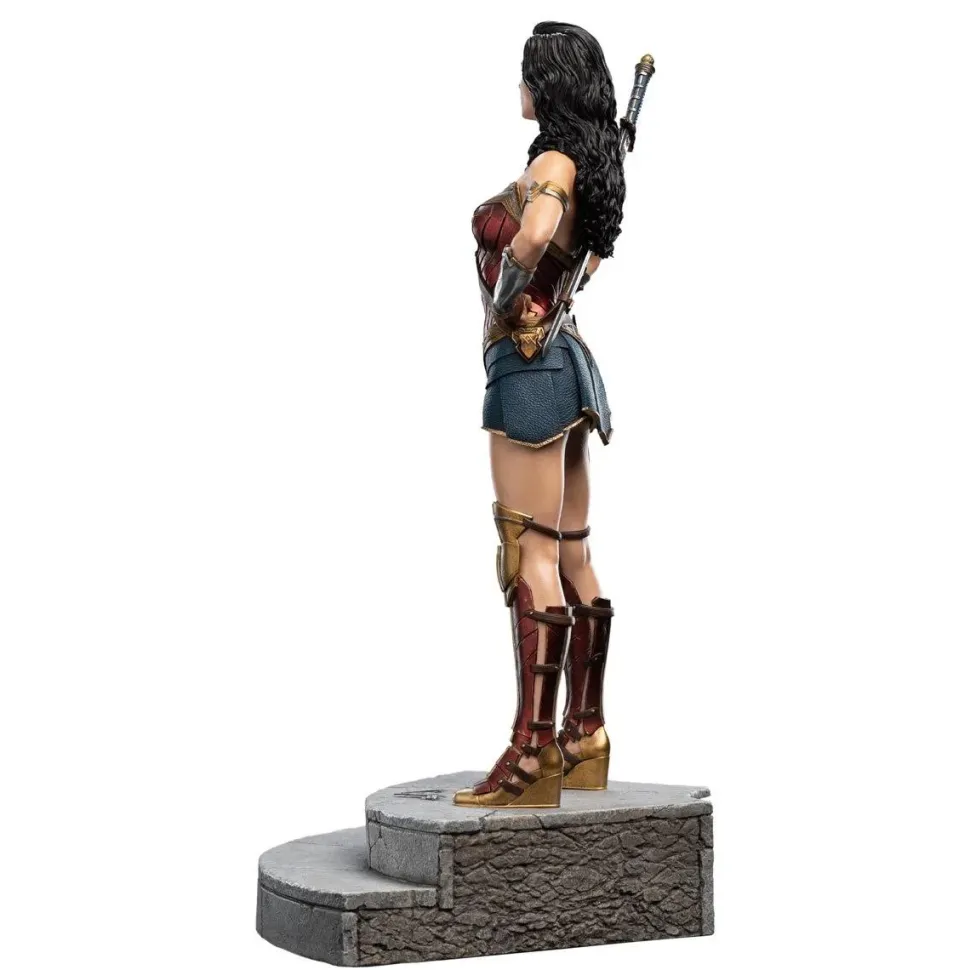 Justice League - Wonder Woman 1/6th Scale Statue