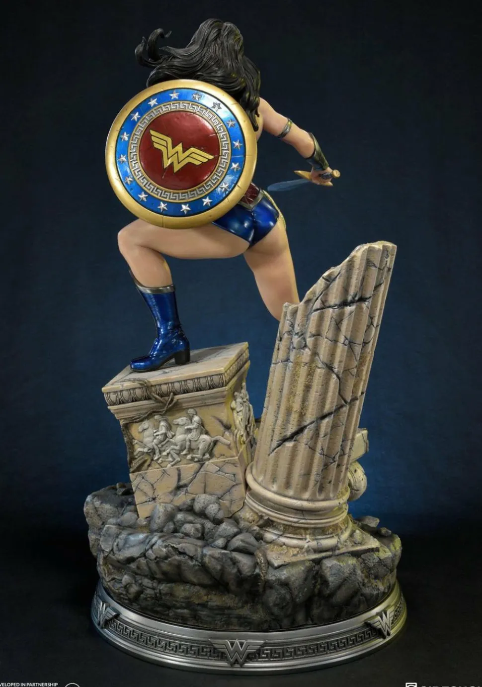 Justice League: The New 52 - Wonder Woman 24” Statue