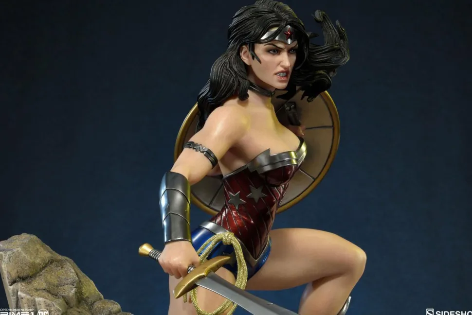 Justice League: The New 52 - Wonder Woman 24” Statue