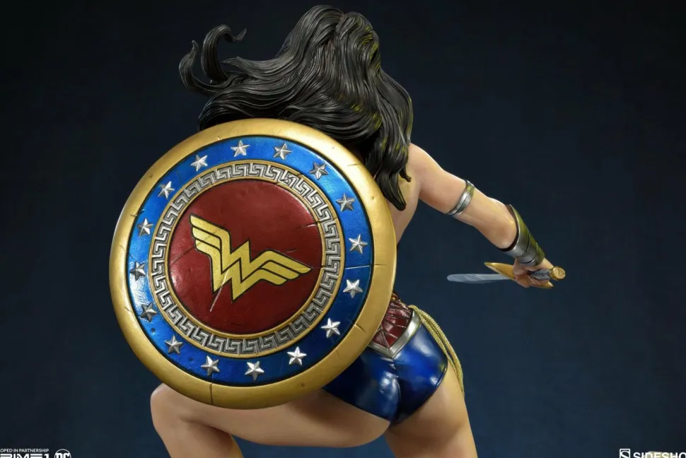 Justice League: The New 52 - Wonder Woman 24” Statue