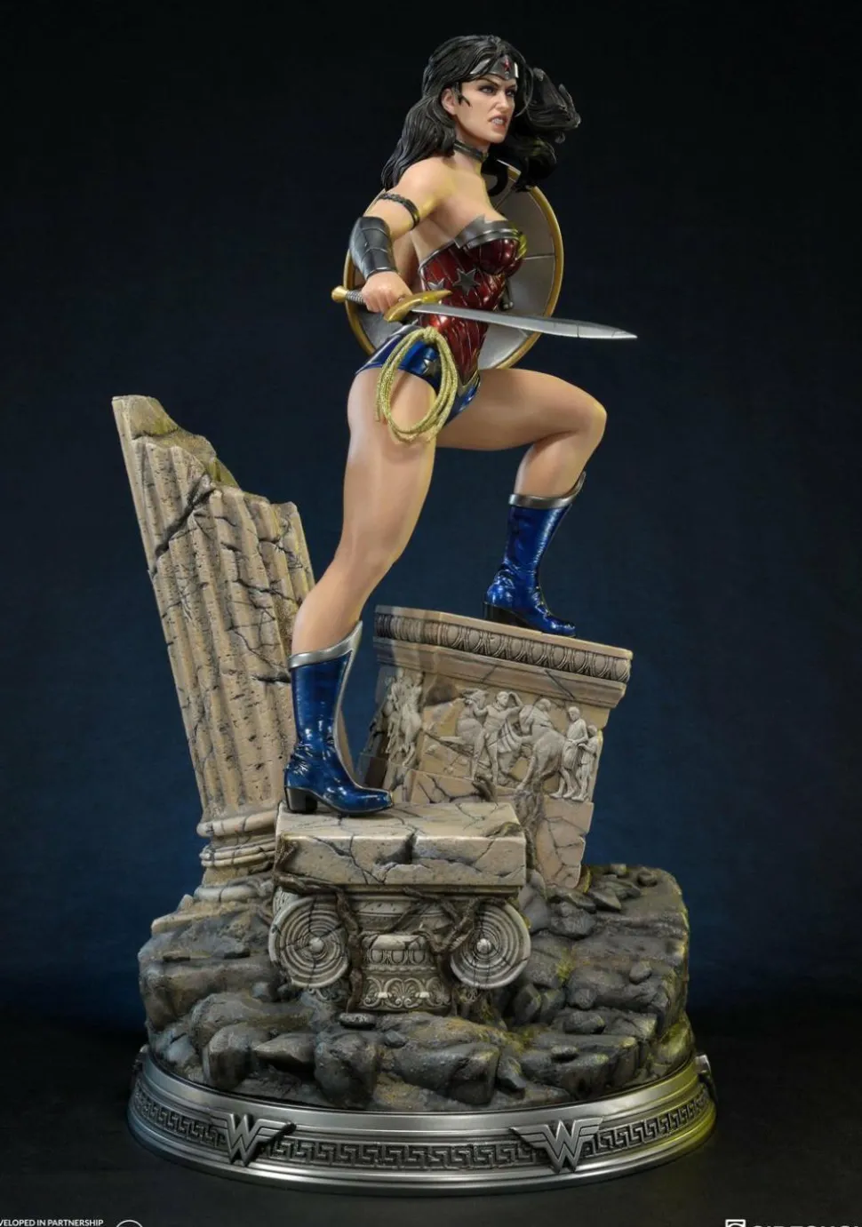 Justice League: The New 52 - Wonder Woman 24” Statue
