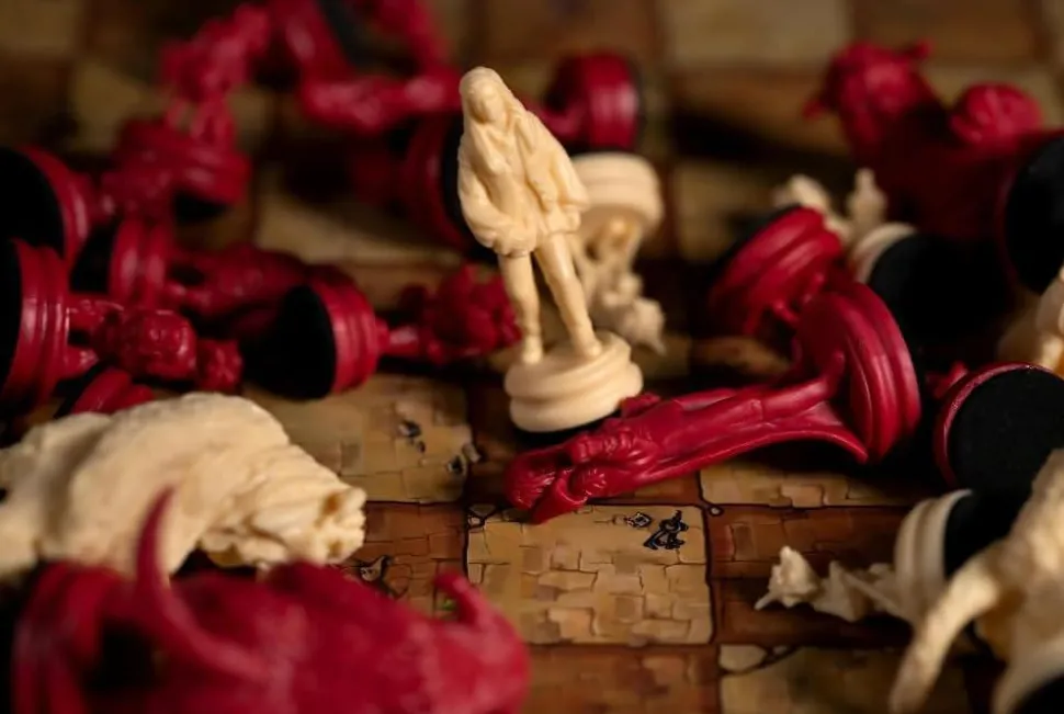 Labyrinth (1986) - Chess Set