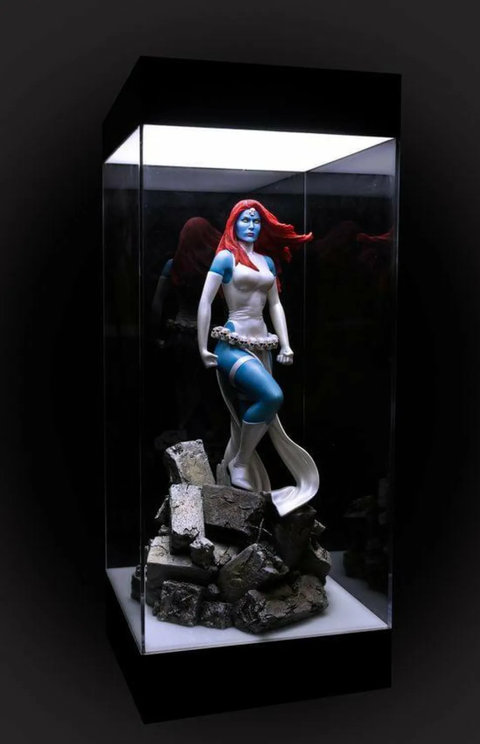 LED Light-Up 19” Acrylic Display Case