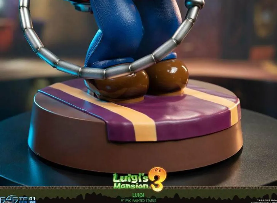 Luigi’s Mansion 3 - Luigi 9” PVC Statue