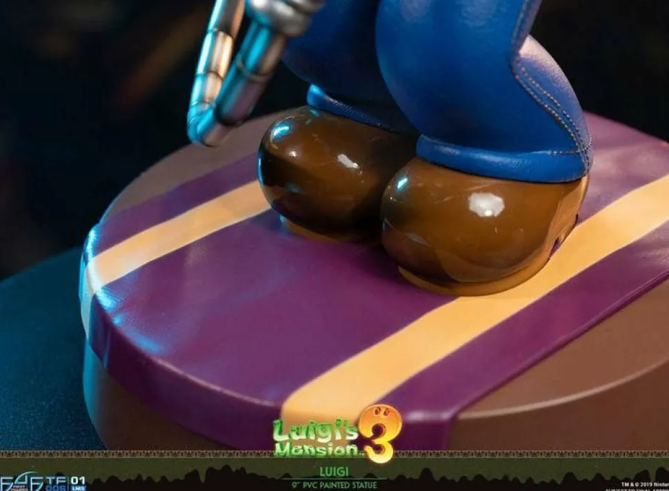 Luigi’s Mansion 3 - Luigi 9” PVC Statue