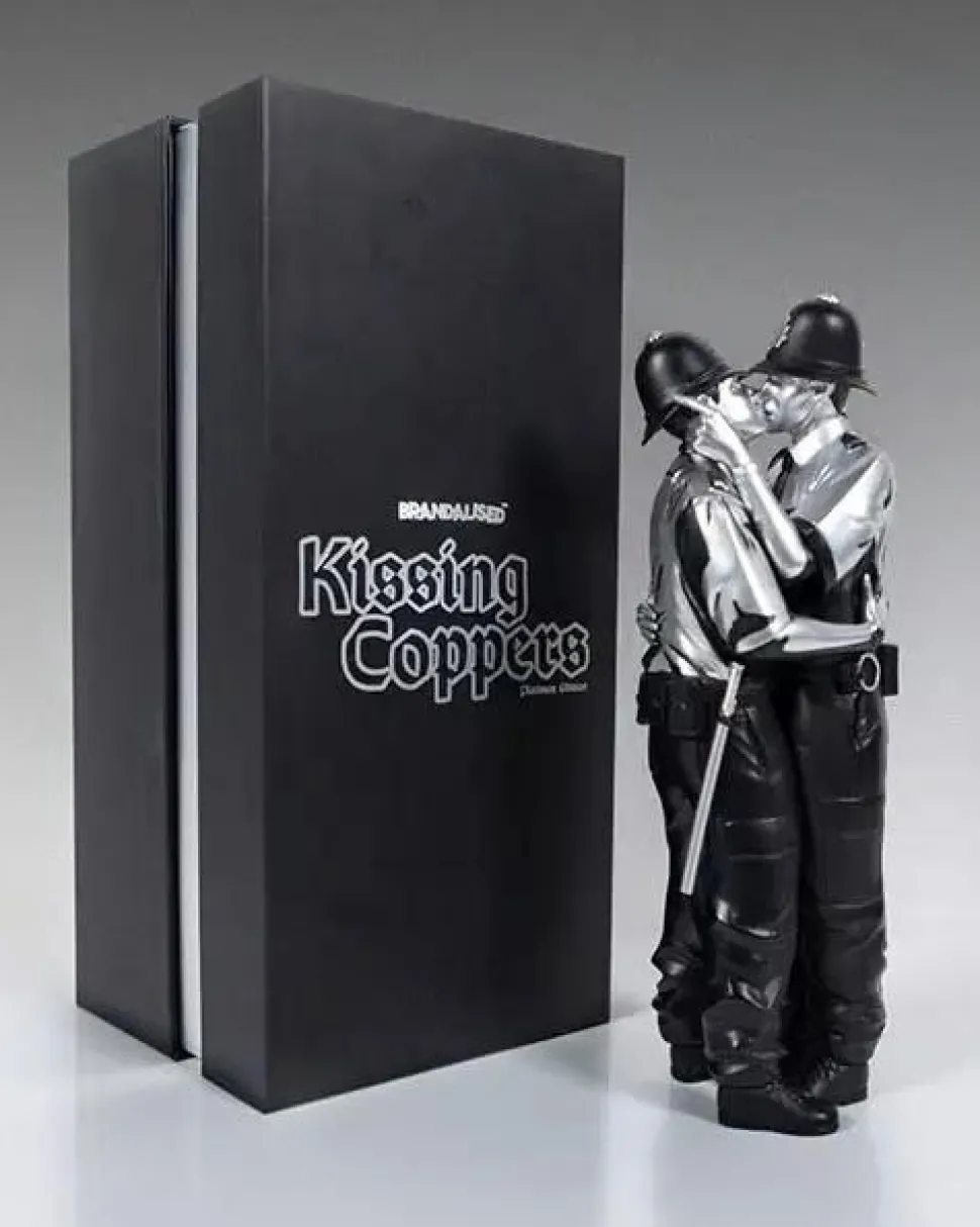 Mighty Jaxx - Kissing Coppers (Platinum Edition) 10" Statue by Brandalised