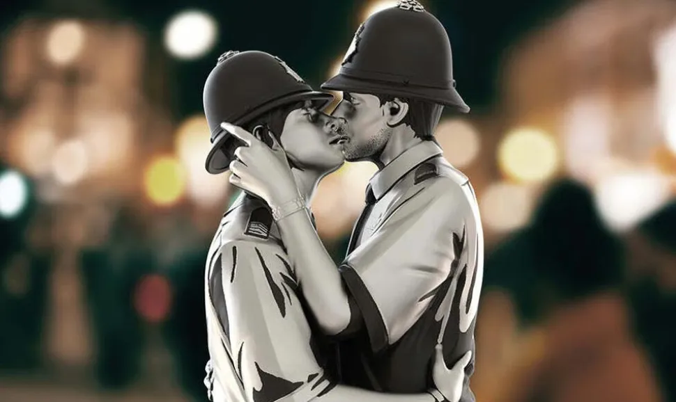 Mighty Jaxx - Kissing Coppers (Platinum Edition) 10" Statue by Brandalised