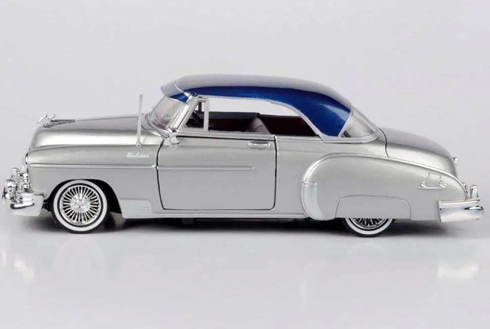 Motormax - 1950 Chevy Bel Air Get Low Collection 1/24th Scale Die-Cast Vehicle Replica