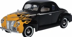 Motormax - Black 1940 Ford Deluxe Timeless Legends Collection 1/18th Scale Die-Cast Vehicle Replica