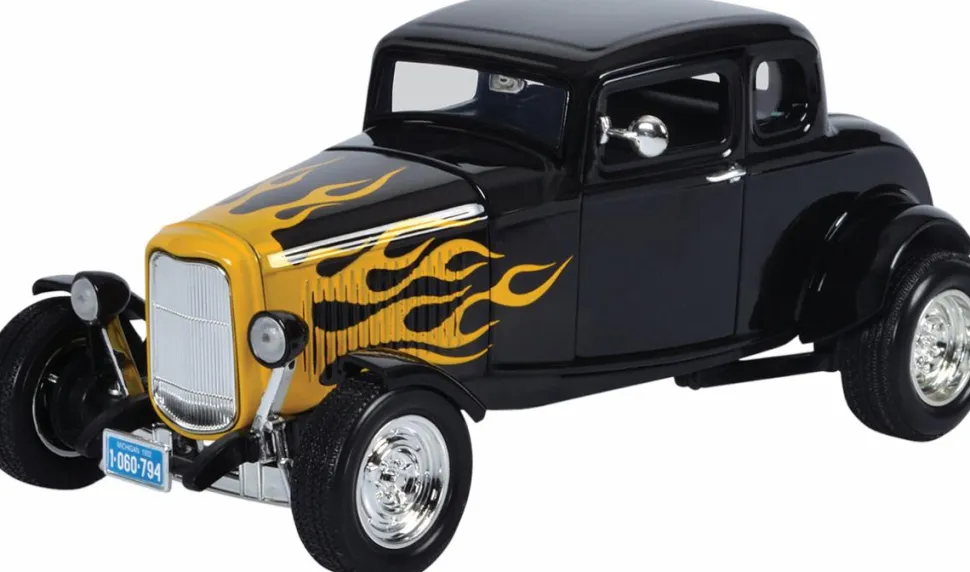 Motormax - Black 1932 Ford Five-Window Coupe Timeless Legends Collection 1/18th Scale Die-Cast Vehicle Replica