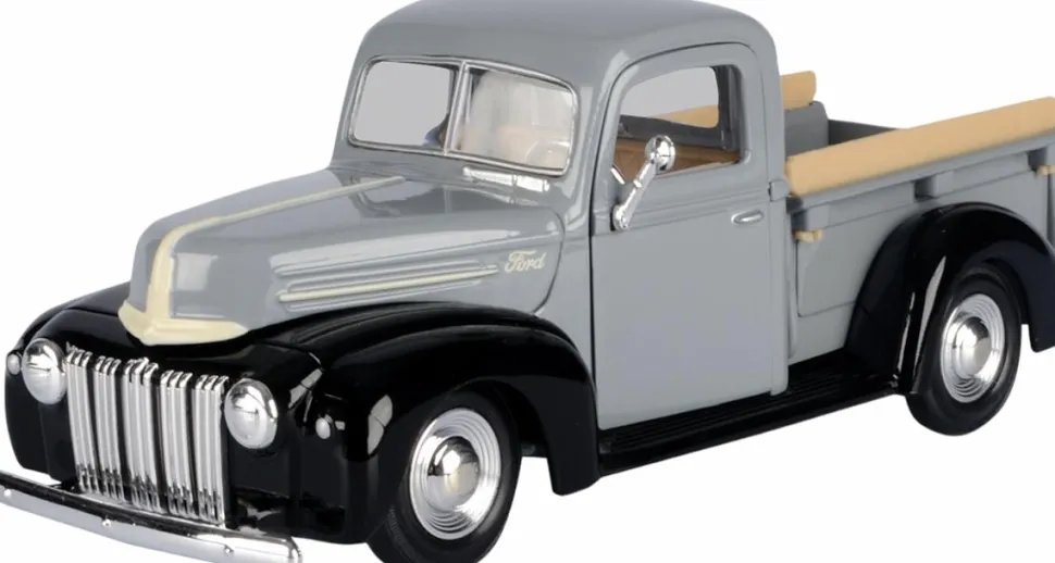 Motormax - Grey 1942-47 Ford Pickup Timeless Legends Collection 1/24th Scale Die-Cast Vehicle Replica