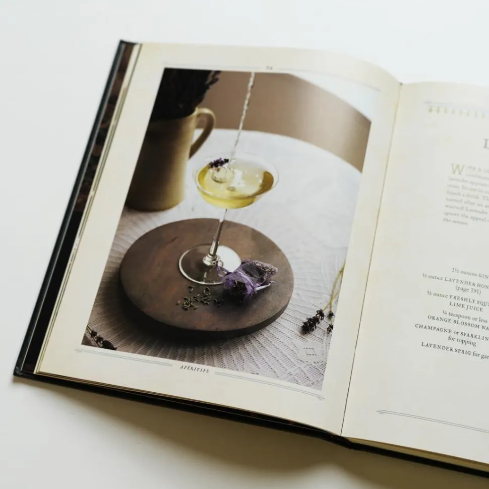 Outlander - Cocktails: The Official Drinks Guide Inspired by the Series Hardcover Book