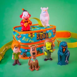 Scooby-Doo - Scooby-Doo, Shaggy, The Creeper, Phantom Shadow, Ghost Clown & Snow Ghost Vinyl SODA Figure in Collector Can 6-Pack with Cooler Bag & Phantom Shadow Glow Pop! (Funko / Popcultcha Exclusive)
