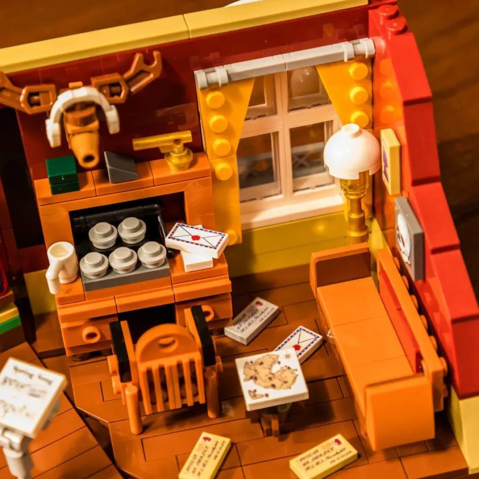Sherlock Holmes - 221B Baker Street Building Block Construction Set (1088 Pieces)