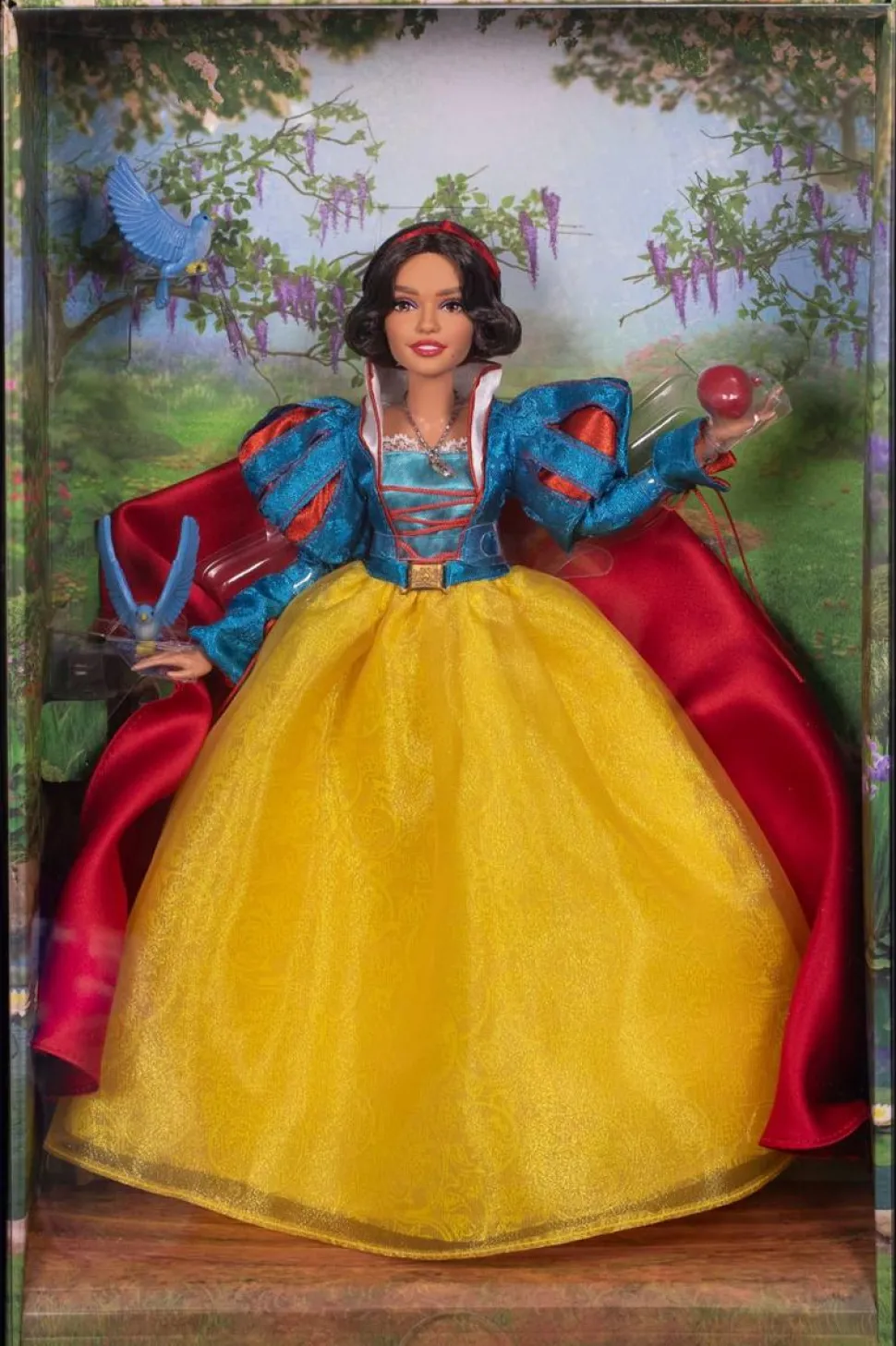 Snow White (2025) - Snow White Disney Collector 12" Doll