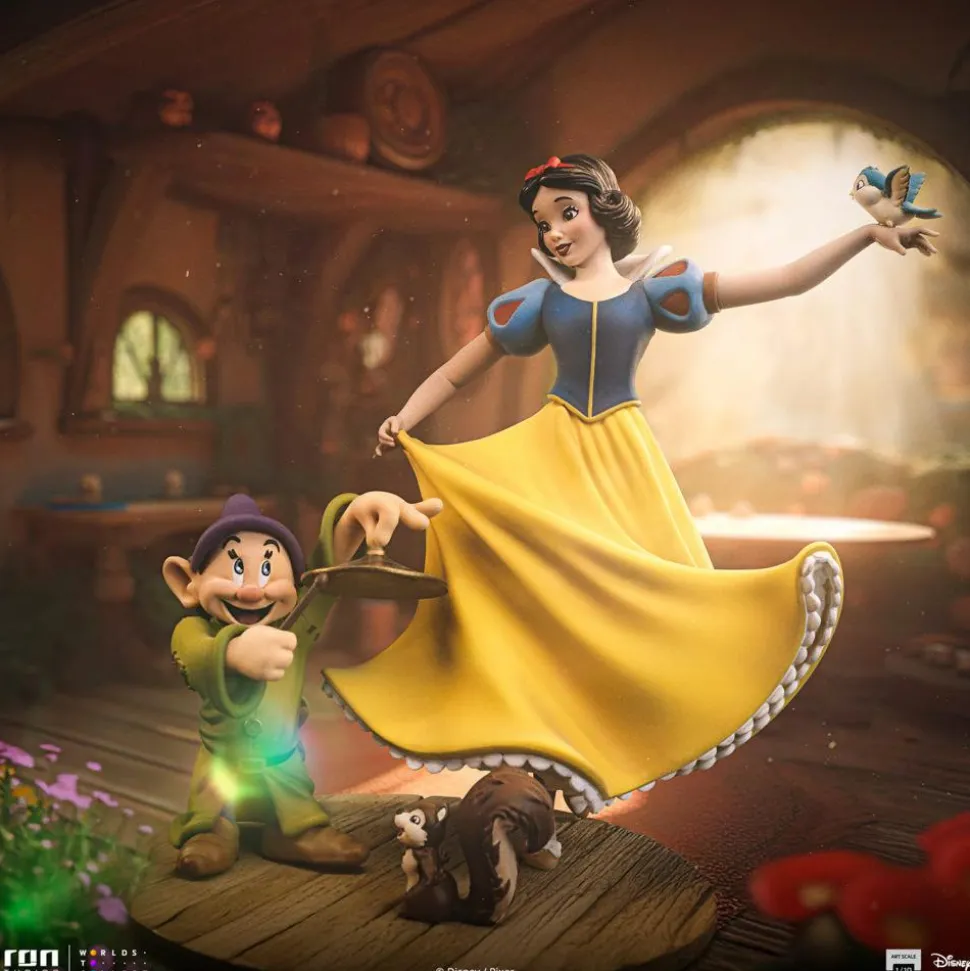 Snow White and the Seven Dwarfs (1937) - Snow White and Dopey 1/10th Scale Statue