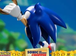 Sonic the Hedgehog - Sonic the Hedgehog vs Chopper 11” Diorama Statue