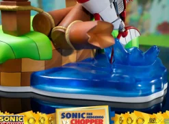 Sonic the Hedgehog - Sonic the Hedgehog vs Chopper 11” Diorama Statue