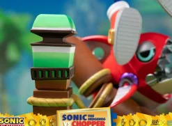 Sonic the Hedgehog - Sonic the Hedgehog vs Chopper 11” Diorama Statue