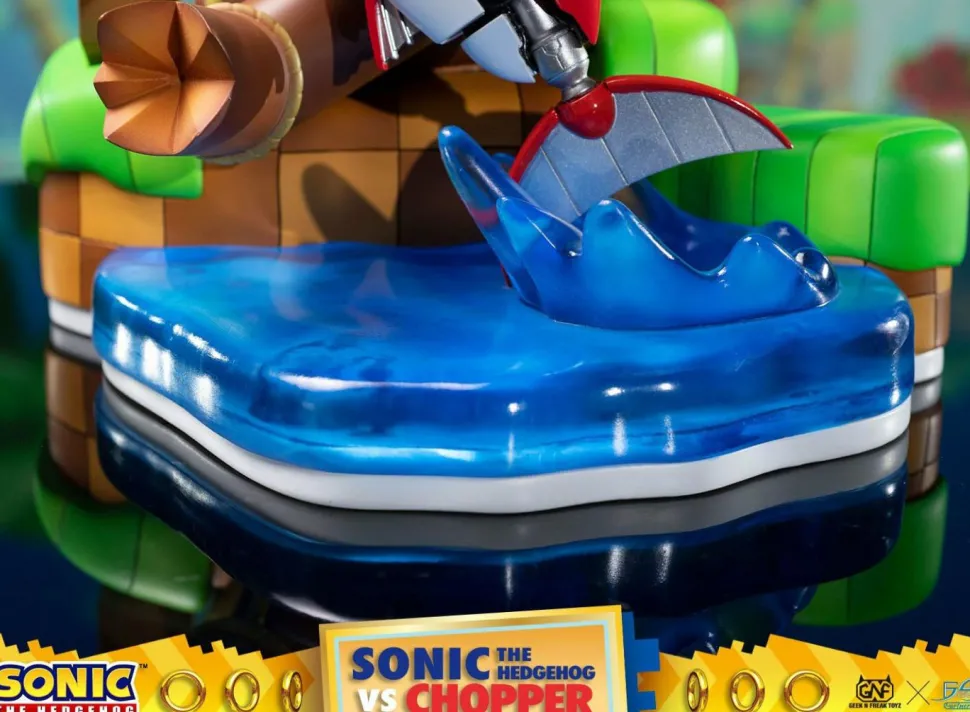 Sonic the Hedgehog - Sonic the Hedgehog vs Chopper 11” Diorama Statue